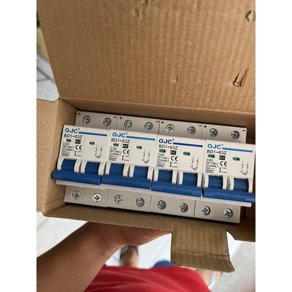 QJC DC MCB Solar Circuit Breaker 500V
