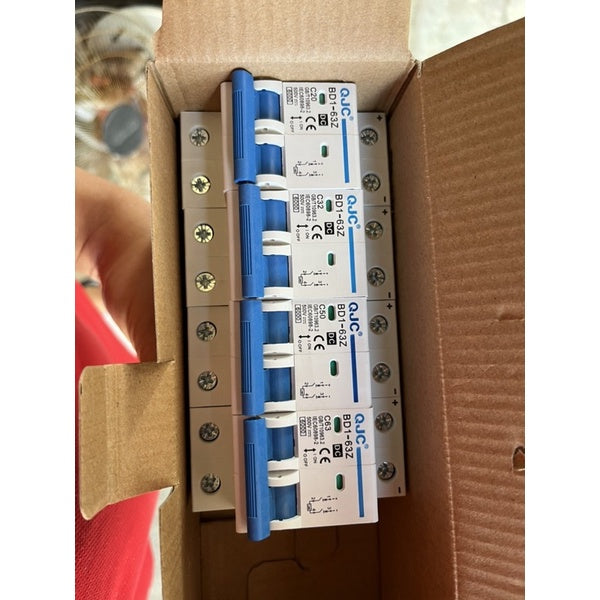 DC MCB Solar Circuit Breaker 500V